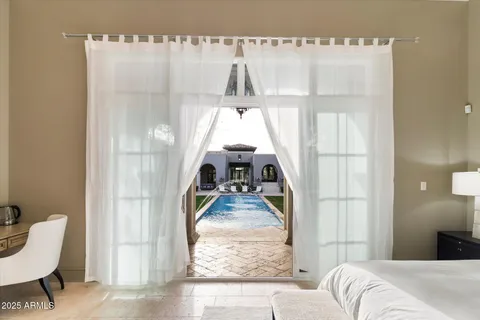 $10,000,000 | 10244 East Hualapai Drive, Scottsdale, AZ 85255