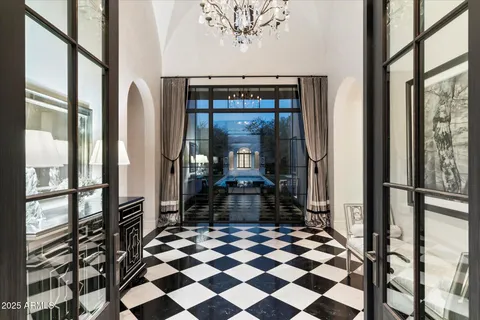 $10,000,000 | 10244 East Hualapai Drive, Scottsdale, AZ 85255