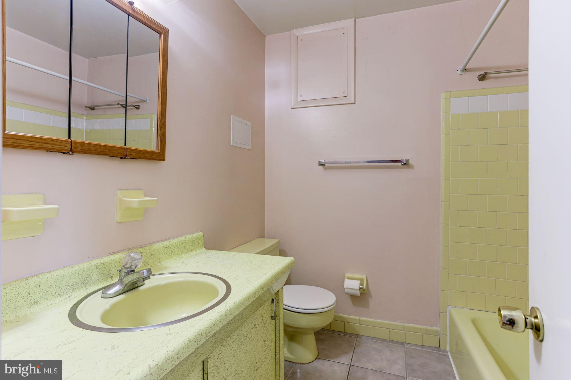 13114 Fernedge Road Silver Spring, MD 20906 - Photo 20 of 37 Full Bath