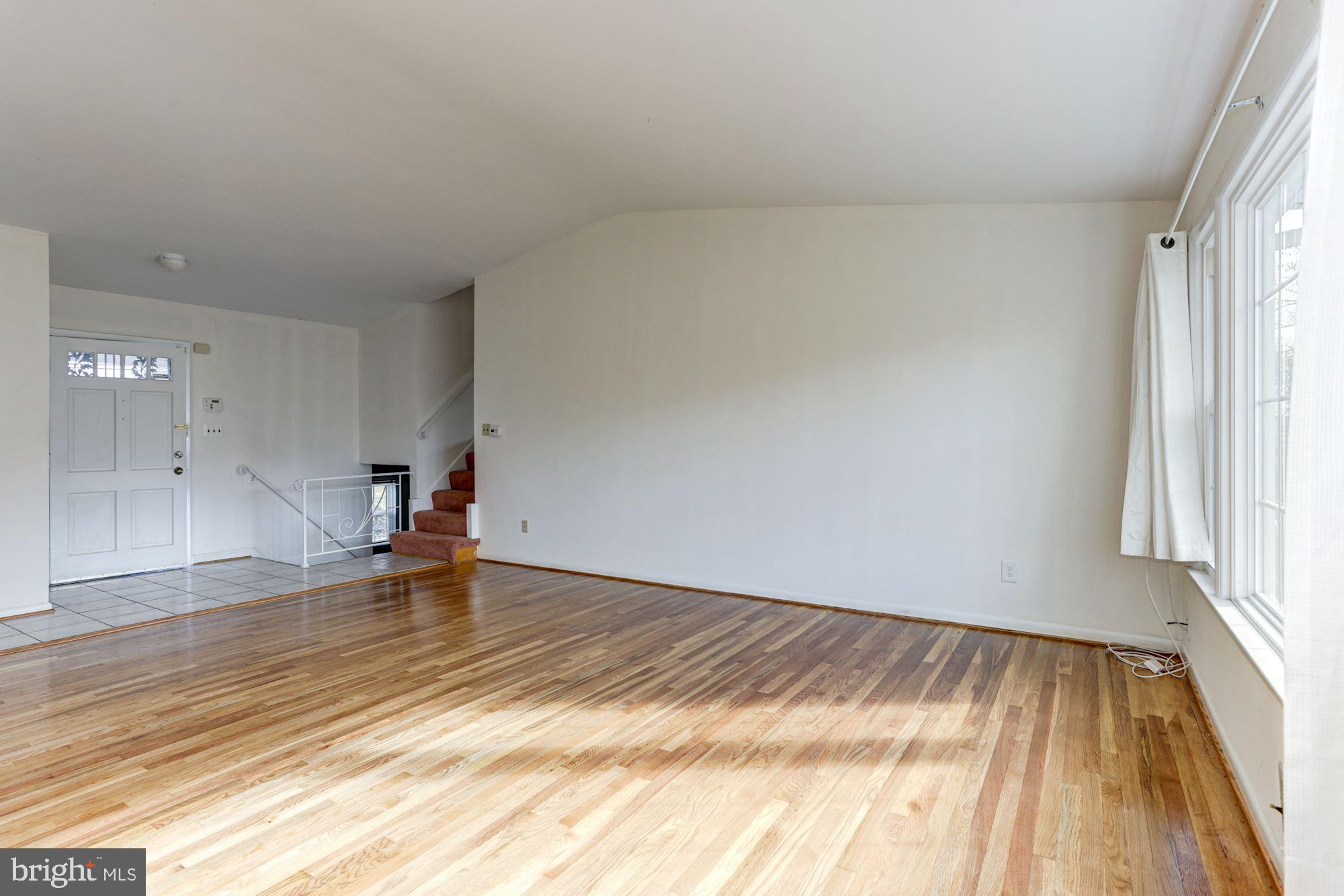13114 Fernedge Road Silver Spring, MD 20906 - Photo 4 of 37 Living Room