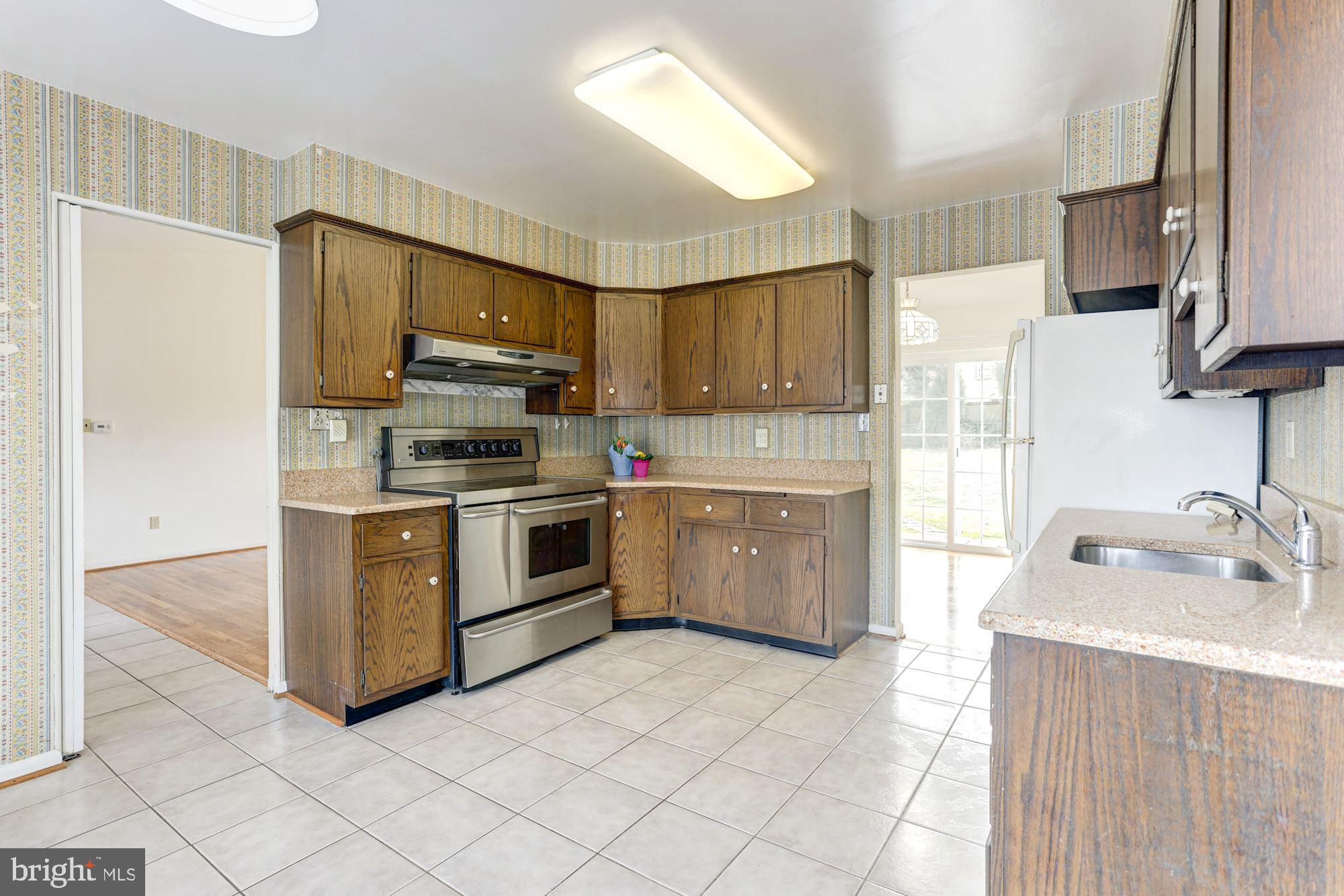 13114 Fernedge Road Silver Spring, MD 20906 - Photo 8 of 37 Kitchen