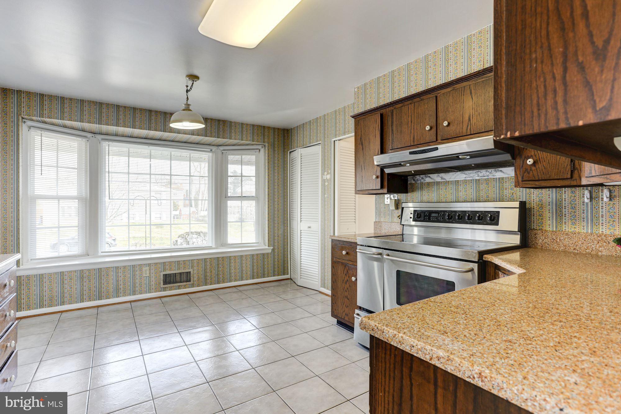 13114 Fernedge Road Silver Spring, MD 20906 - Photo 10 of 37 Kitchen