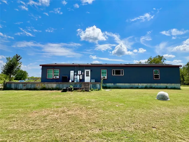 a view of a house with yard and entertaining space