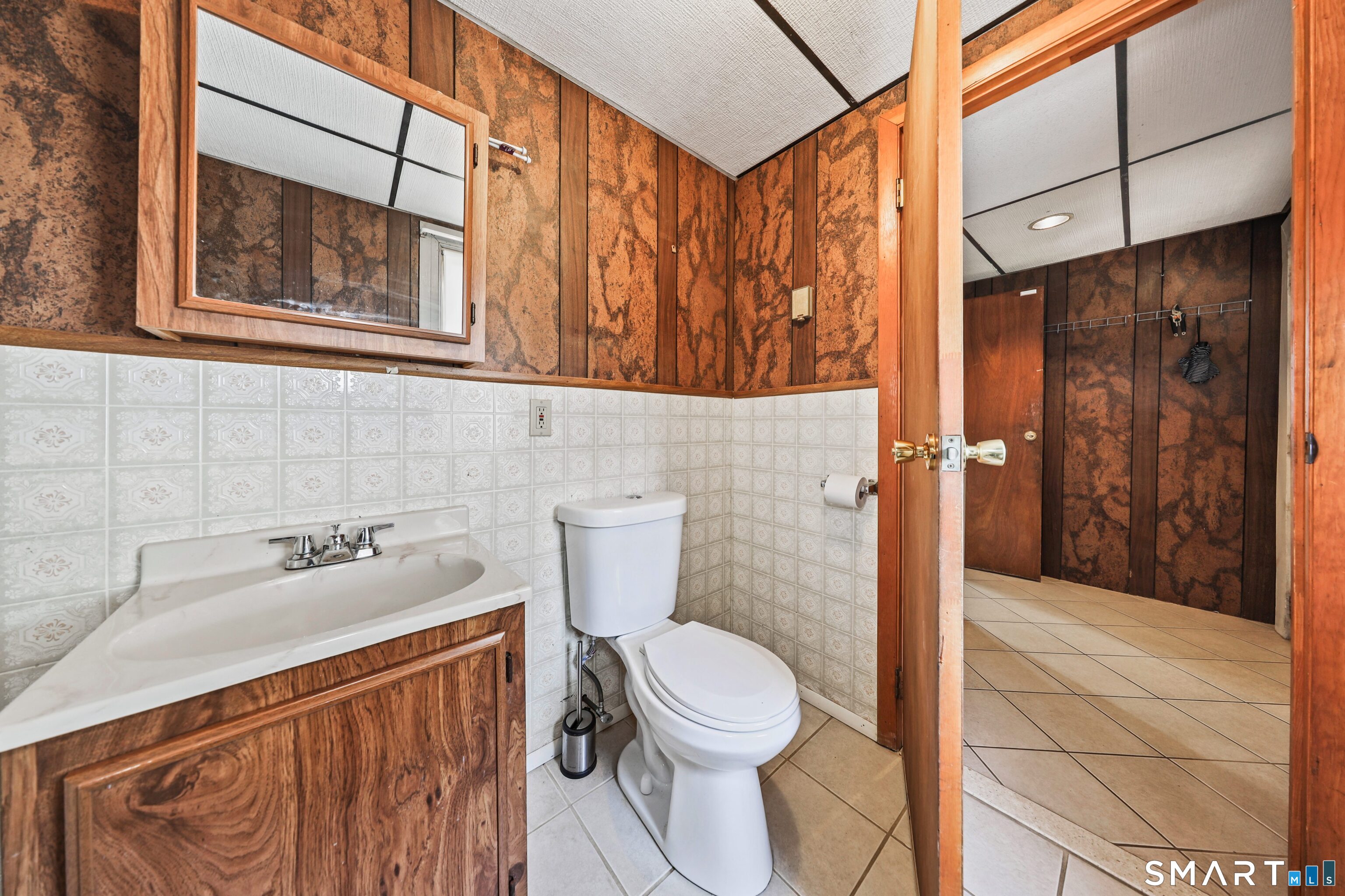33 West View Street Waterbury, CT 06706 - Photo 15 of 29 a bathroom with a toilet sink and shower