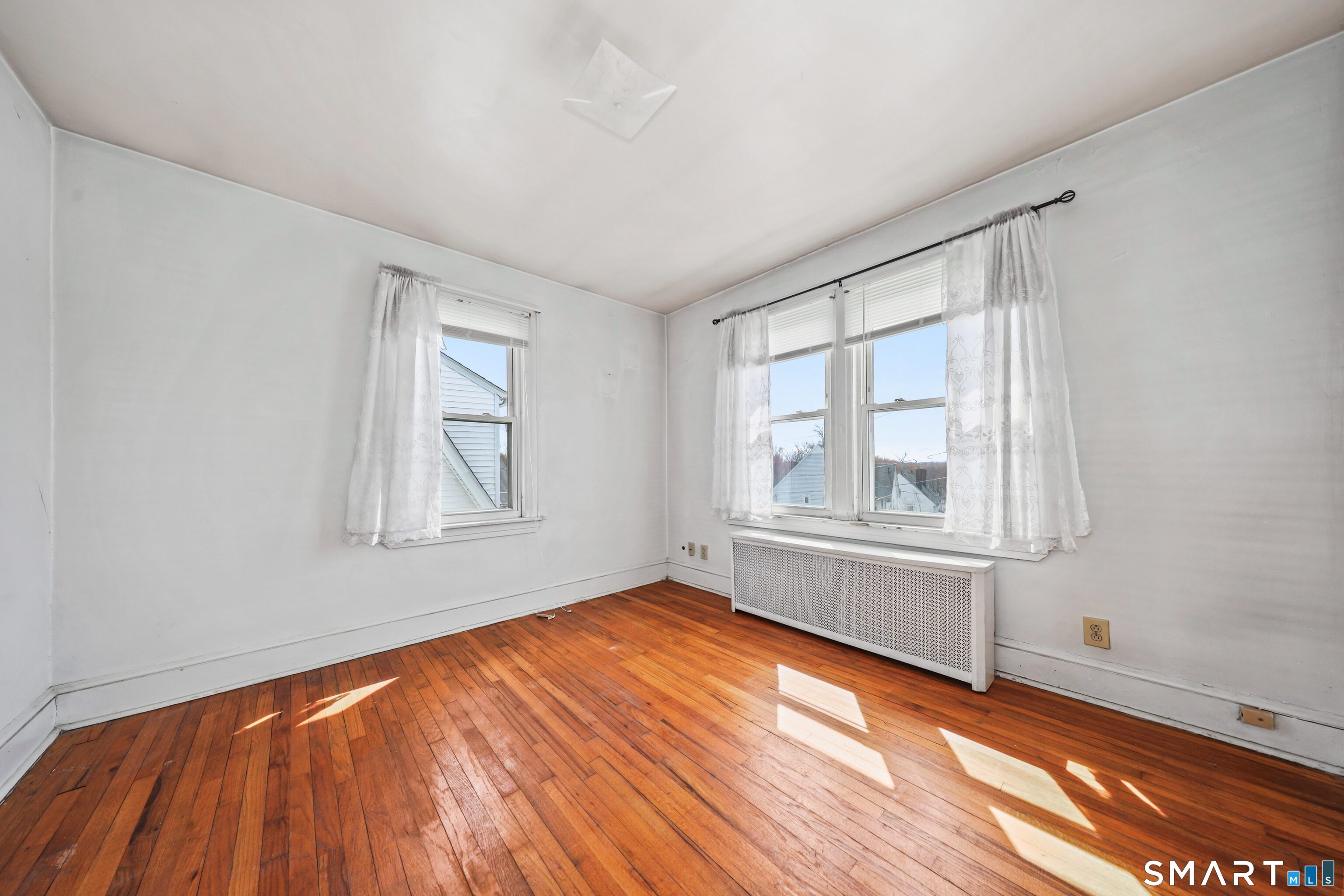 33 West View Street Waterbury, CT 06706 - Photo 24 of 29 an empty room with window