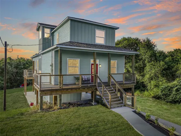 $625,000 | 4444 Shady Lake Drive, Seabrook, TX 77586