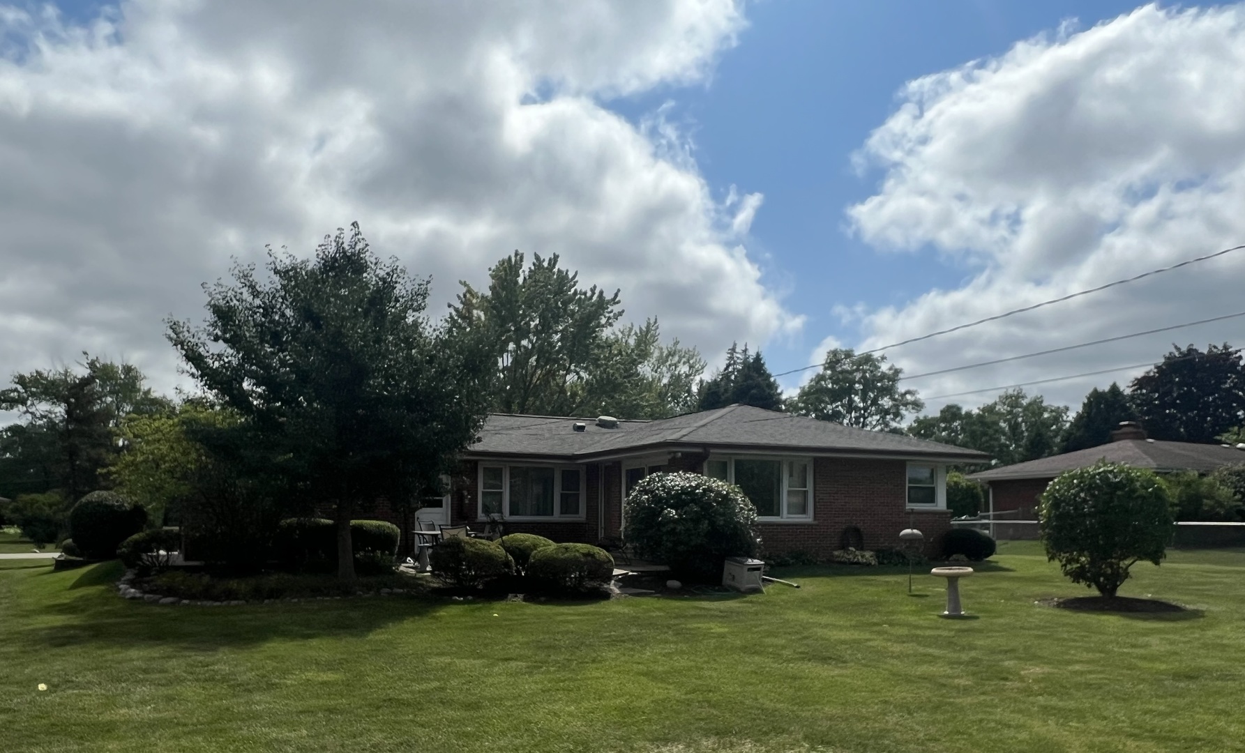 14 Drake Terrace Prospect Heights, IL 60070 - Photo 3 of 7 a front view of a house with garden