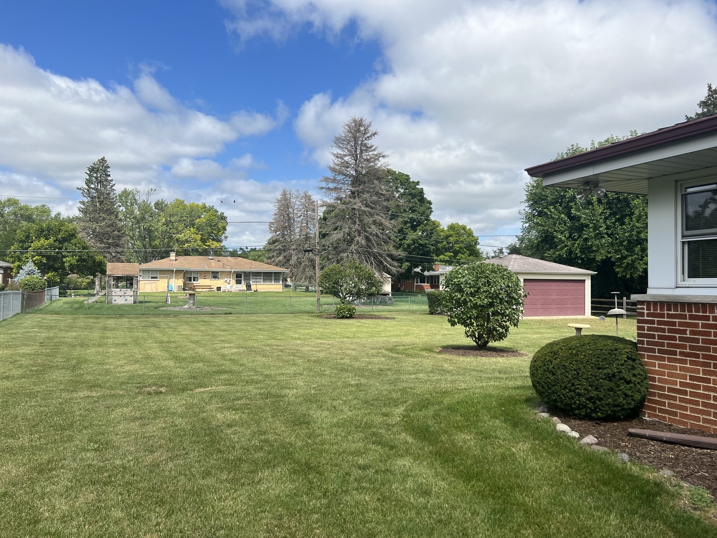 14 Drake Terrace Prospect Heights, IL 60070 - Photo 5 of 7 a view of a house with a yard