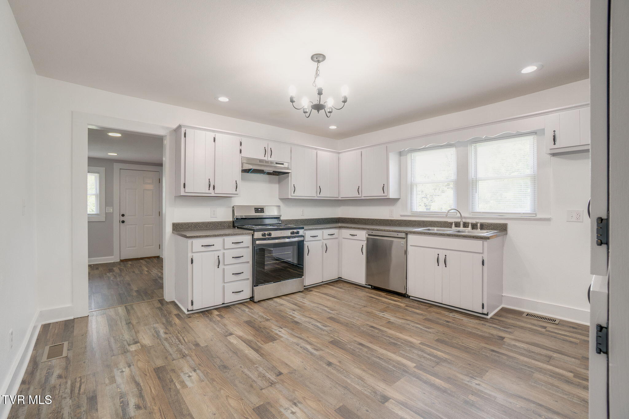 404 Cherry Street Greeneville, TN 37745 - Photo 8 of 25 008