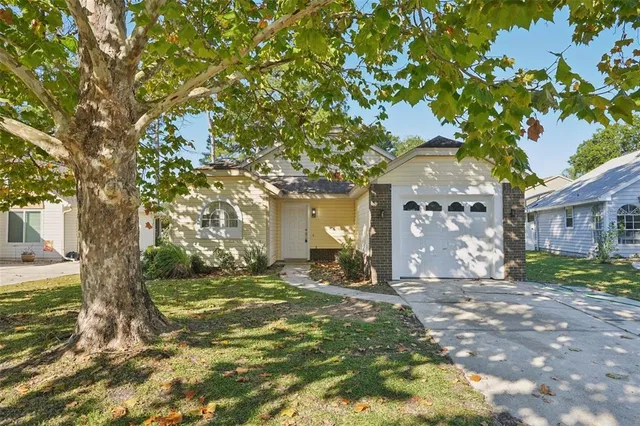 a view of a house with a yard