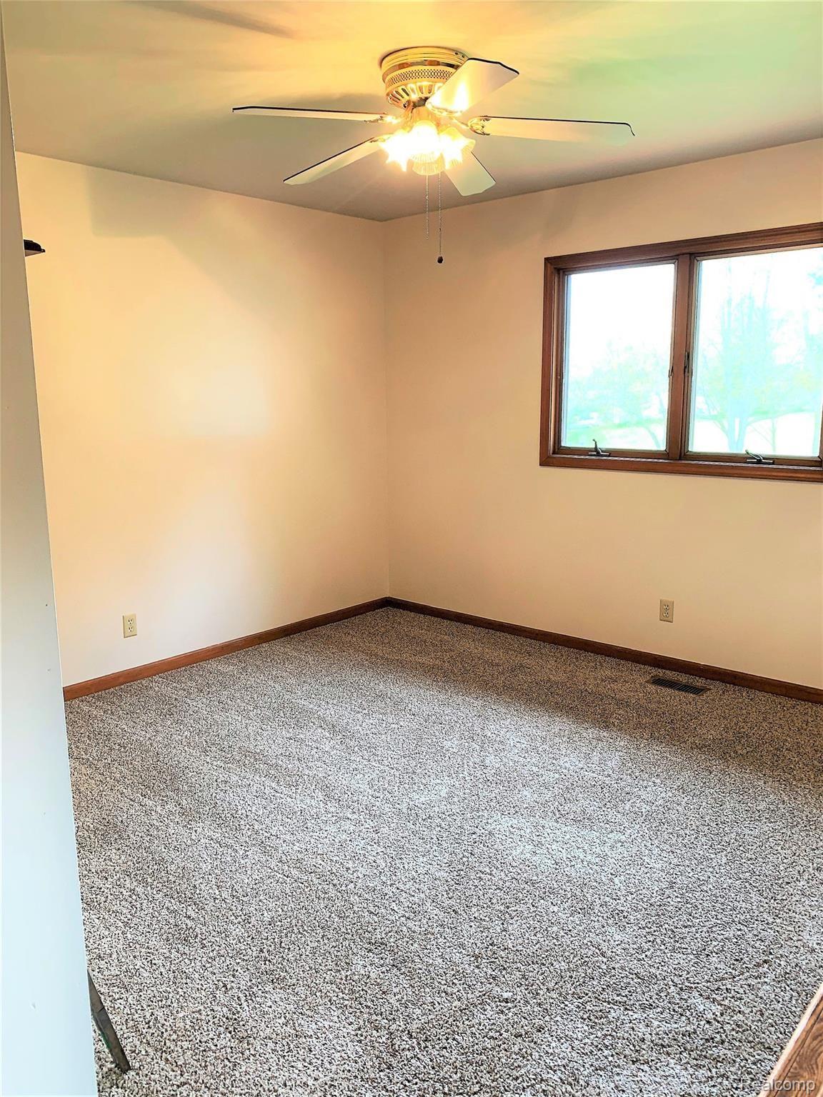 5403 Hartland Road Fenton, MI 48430 - Photo 18 of 26 Photo May 05, 1 05 27 PM.jpg