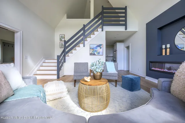 a view of a livingroom with furniture