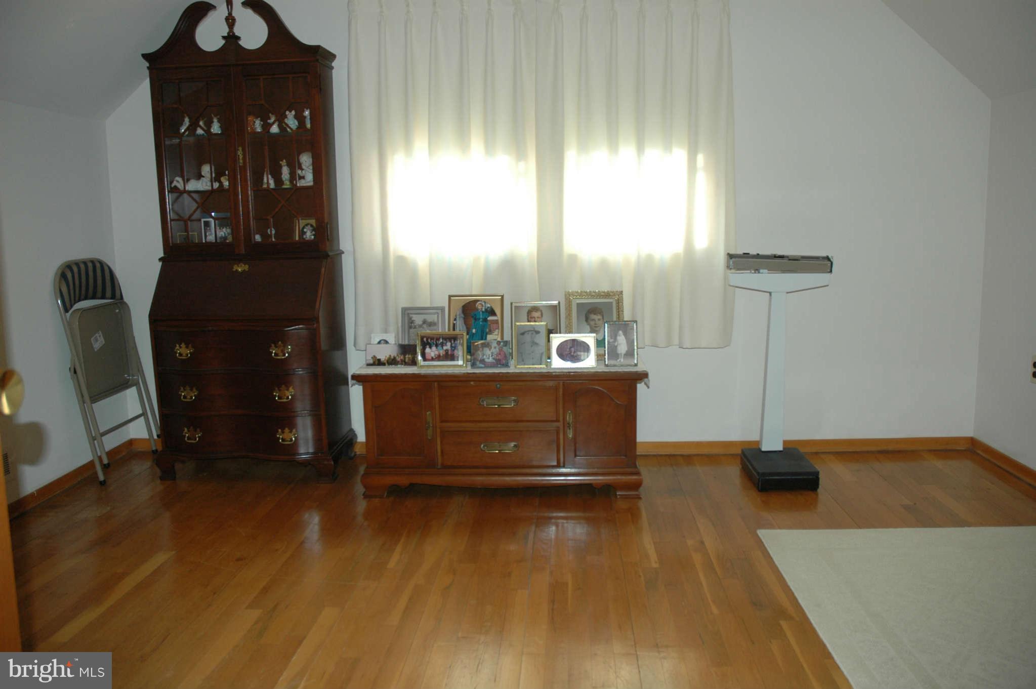 344 George Avenue Baltimore, MD 21221 - Photo 11 of 18 Bedroom 3