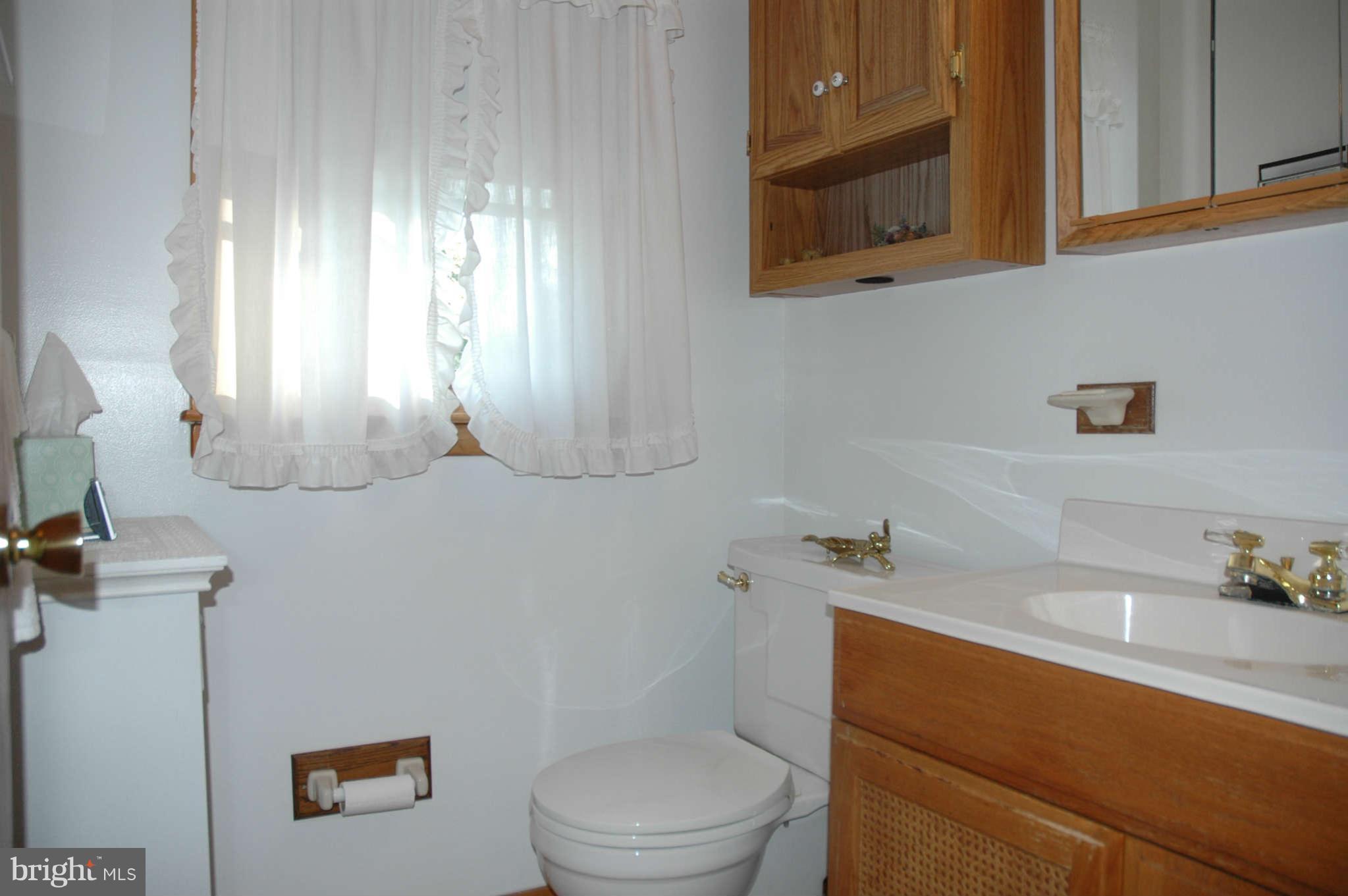 344 George Avenue Baltimore, MD 21221 - Photo 13 of 18 Bath 1/2
