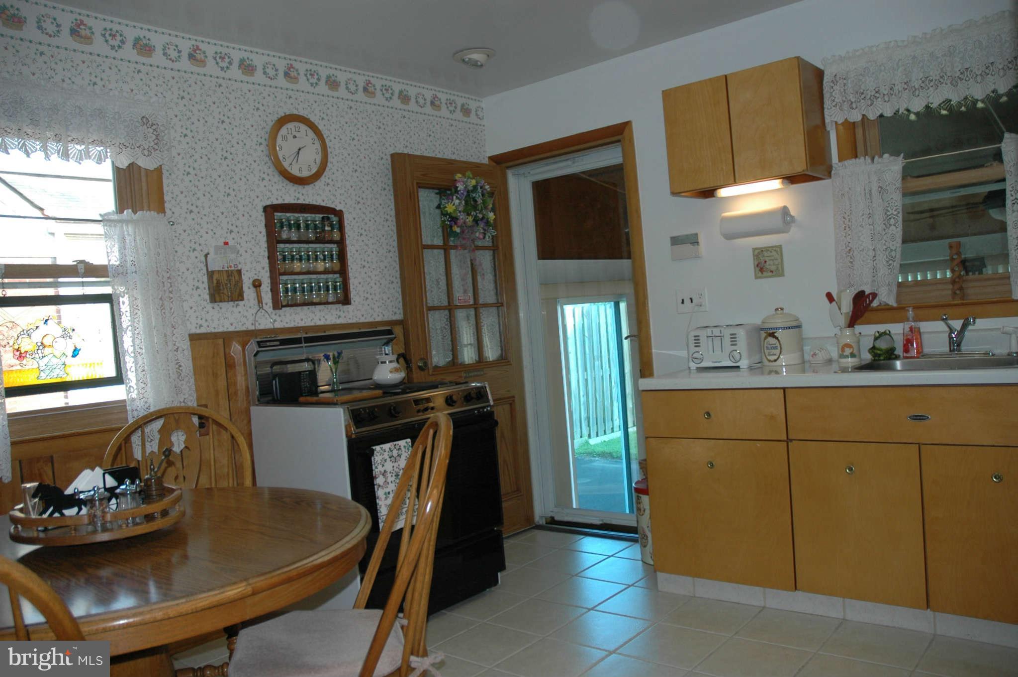 344 George Avenue Baltimore, MD 21221 - Photo 17 of 18 Kitchen