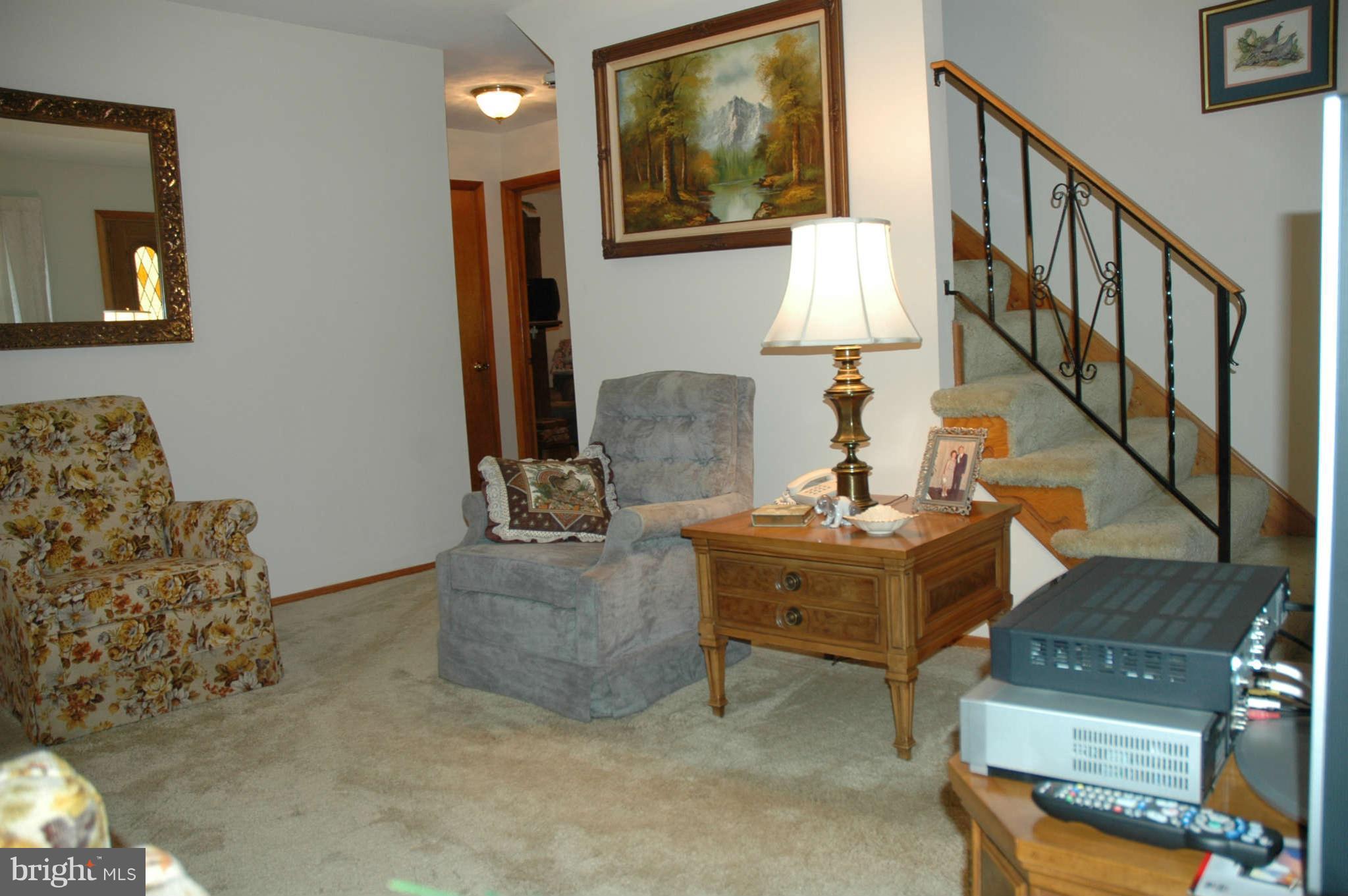 344 George Avenue Baltimore, MD 21221 - Photo 8 of 18 Living Room