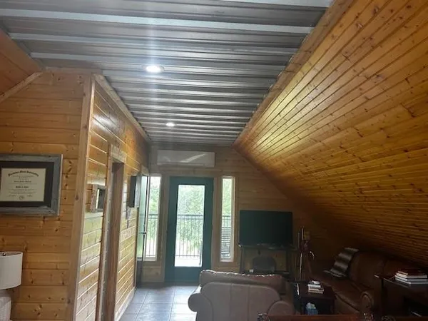 a view of livingroom with furniture
