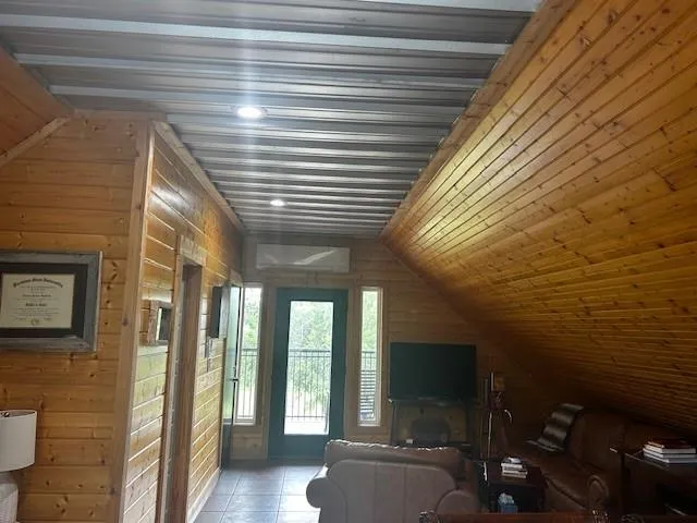 a view of livingroom with furniture