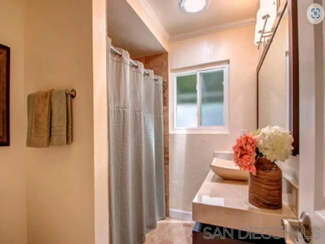 5512 Candlelight Drive La Jolla, CA 92037 - Photo 23 of 23 a room with a table and a chair