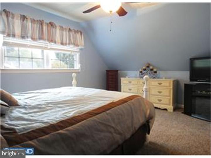 9 Canary Road Levittown, PA 19057 - Photo 14 of 22