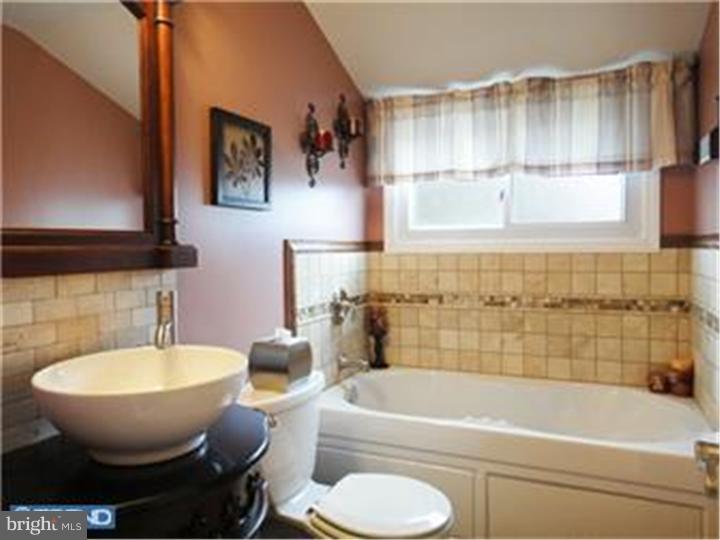 9 Canary Road Levittown, PA 19057 - Photo 17 of 22