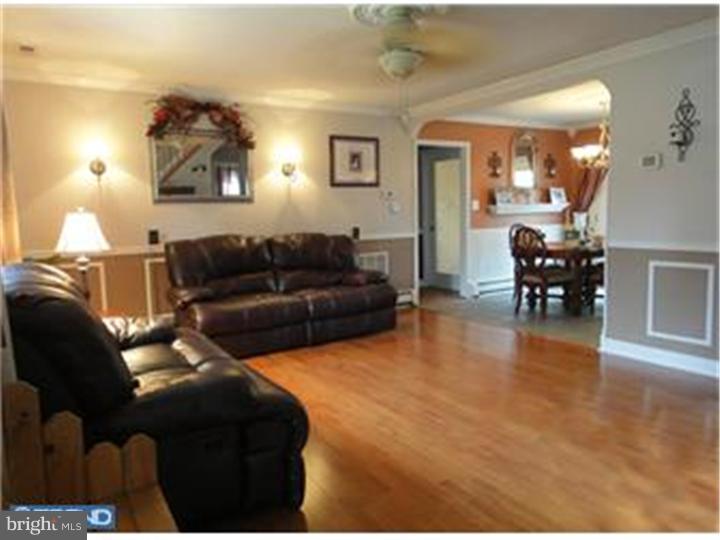 9 Canary Road Levittown, PA 19057 - Photo 4 of 22