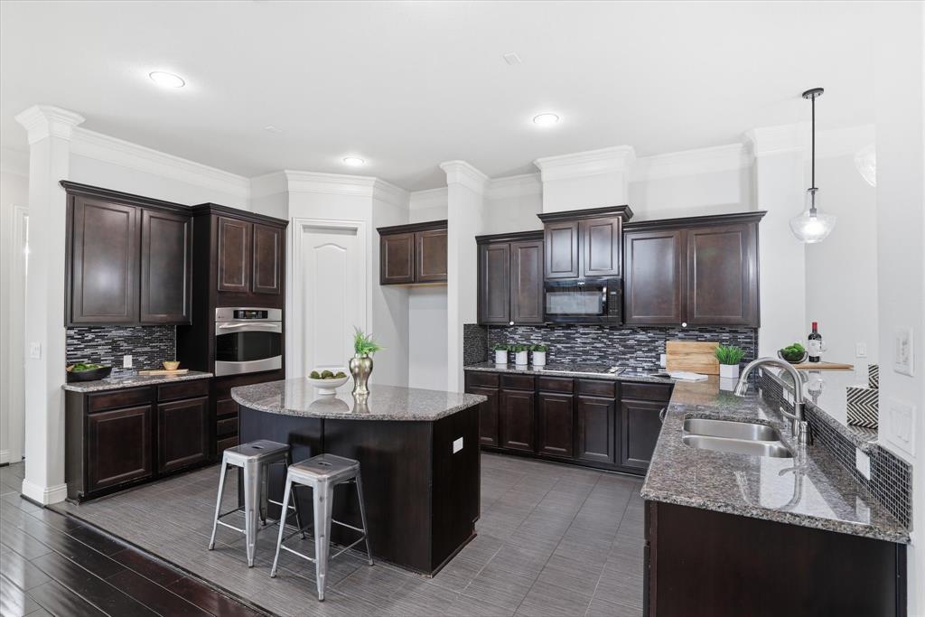 655 Rockingham Drive Irving, TX 75063 - Photo 10 of 40