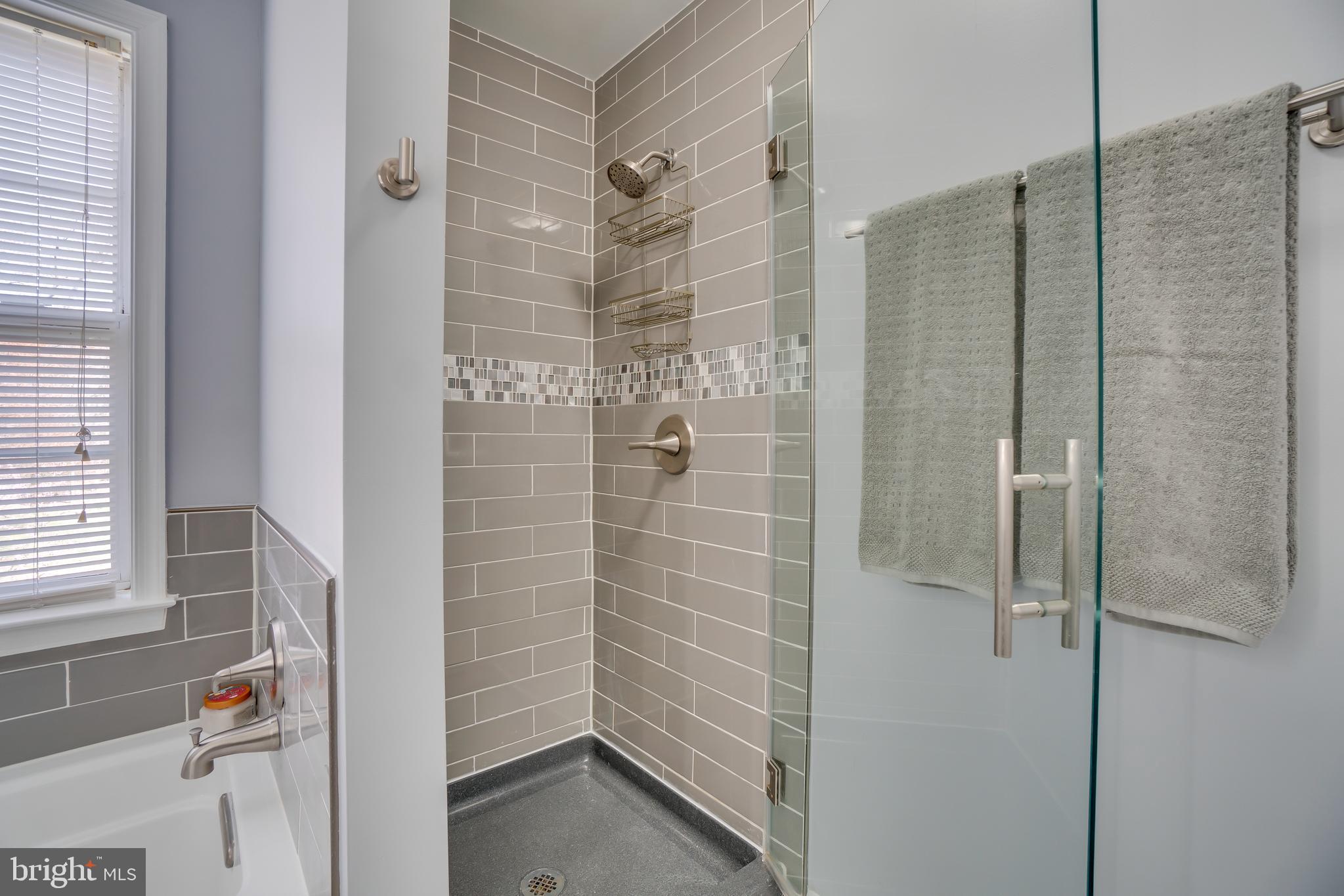 10 Ridgeway Road Stafford, VA 22556 - Photo 23 of 46 Seamless glass and gorgeous tile work!