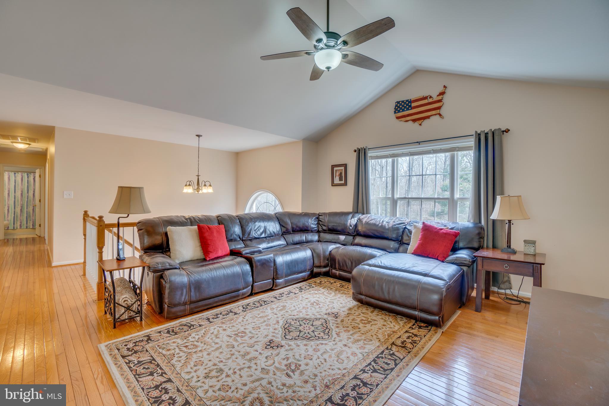 10 Ridgeway Road Stafford, VA 22556 - Photo 5 of 46 Cathedral ceilings!