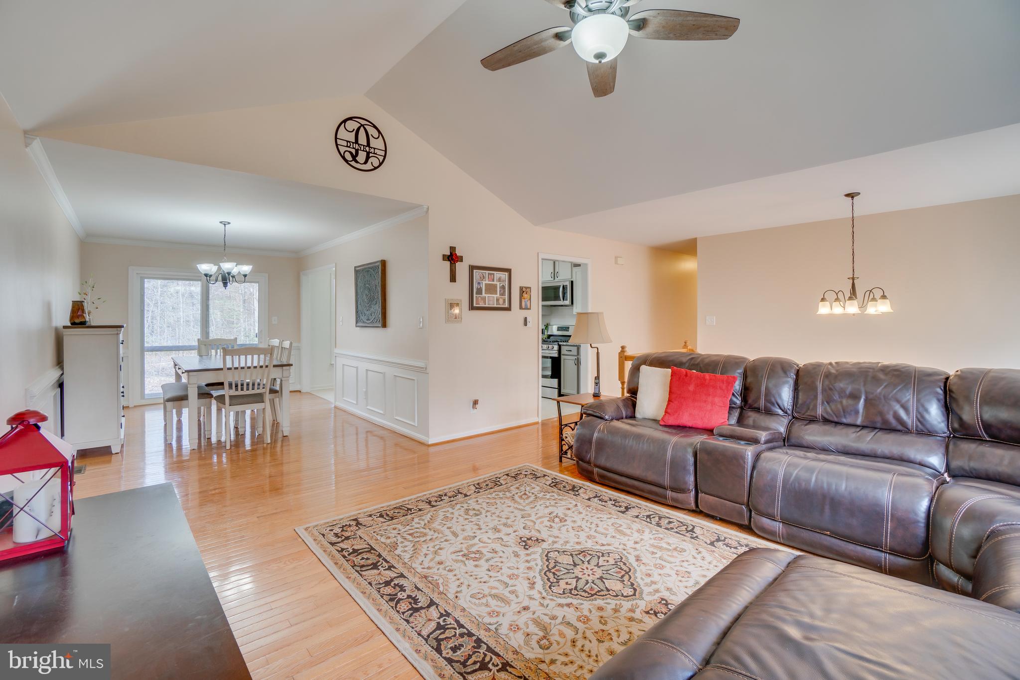 10 Ridgeway Road Stafford, VA 22556 - Photo 6 of 46 Gleaming hardwoods!