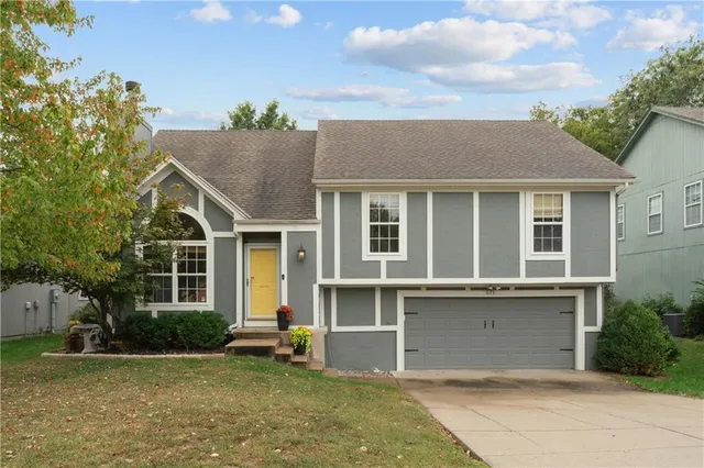 $385,000 | 571 West Northview Street, Olathe, KS 66061