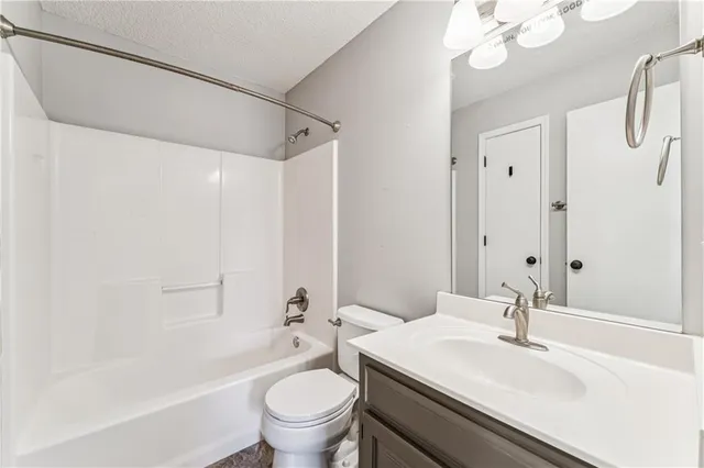 $385,000 | 571 West Northview Street, Olathe, KS 66061