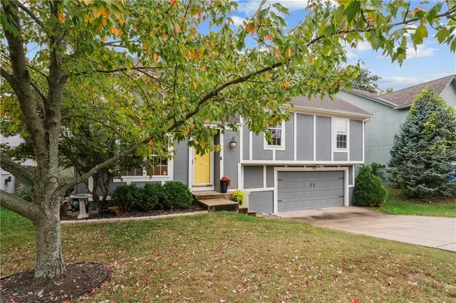 $385,000 | 571 West Northview Street, Olathe, KS 66061