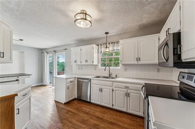 $385,000 | 571 West Northview Street, Olathe, KS 66061