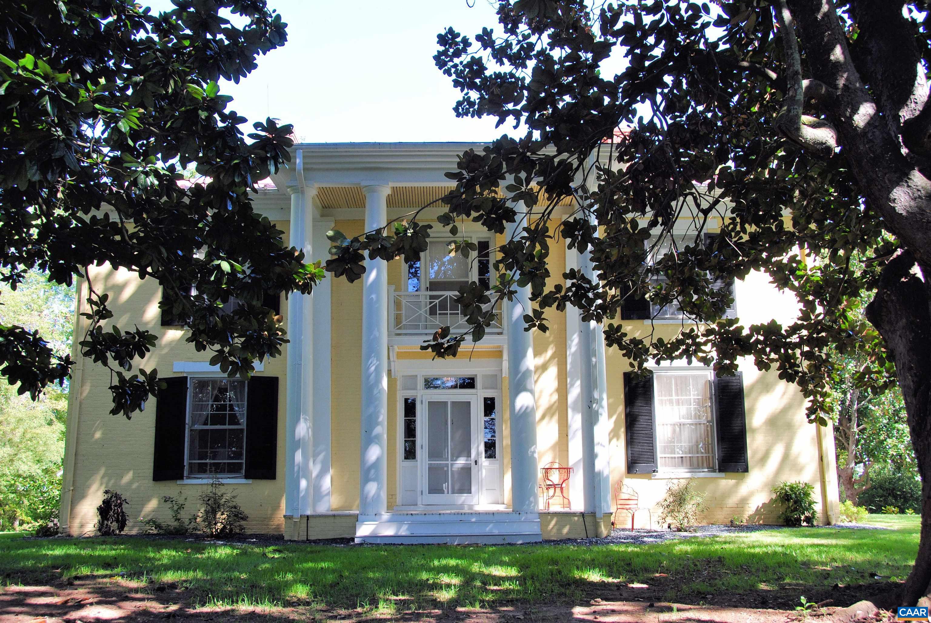 879 Evans Mill Road Dillwyn, VA 23936 - Photo 3 of 43 a front view of a house with garden
