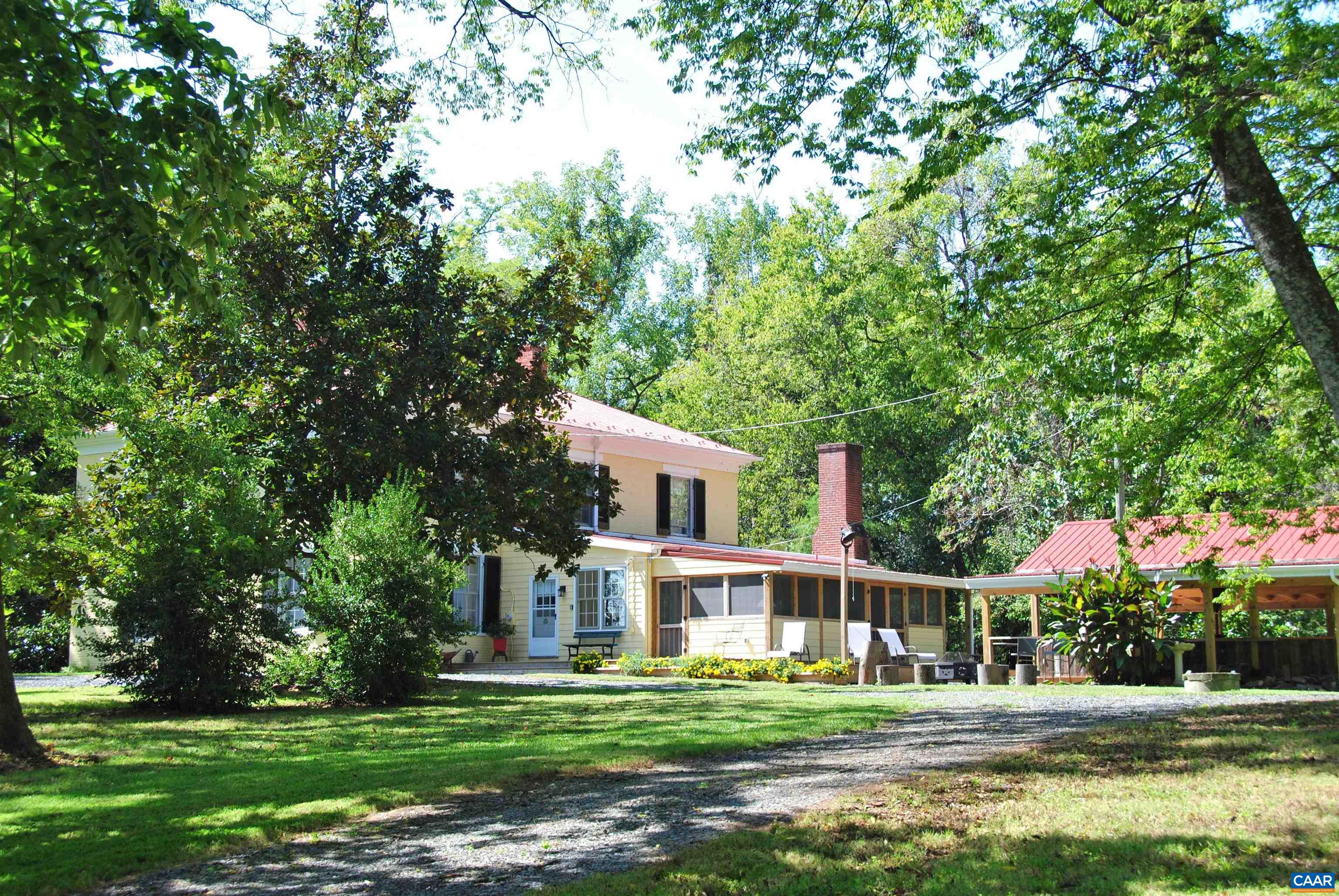879 Evans Mill Road Dillwyn, VA 23936 - Photo 4 of 43 a front view of a house with a garden