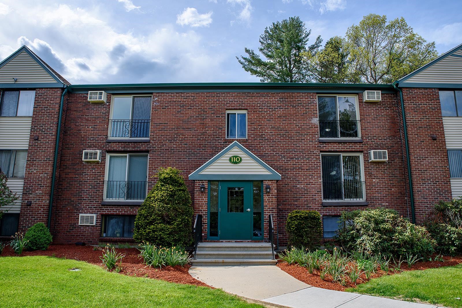 110 English Village Road, Unit 301 Manchester, NH 03102 - Photo 1 of 15 Gallery Image 1