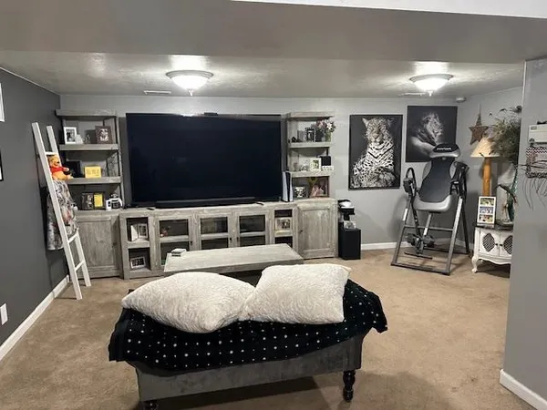$369,000 | 560 Hillcrest Way, Green River, WY 82935