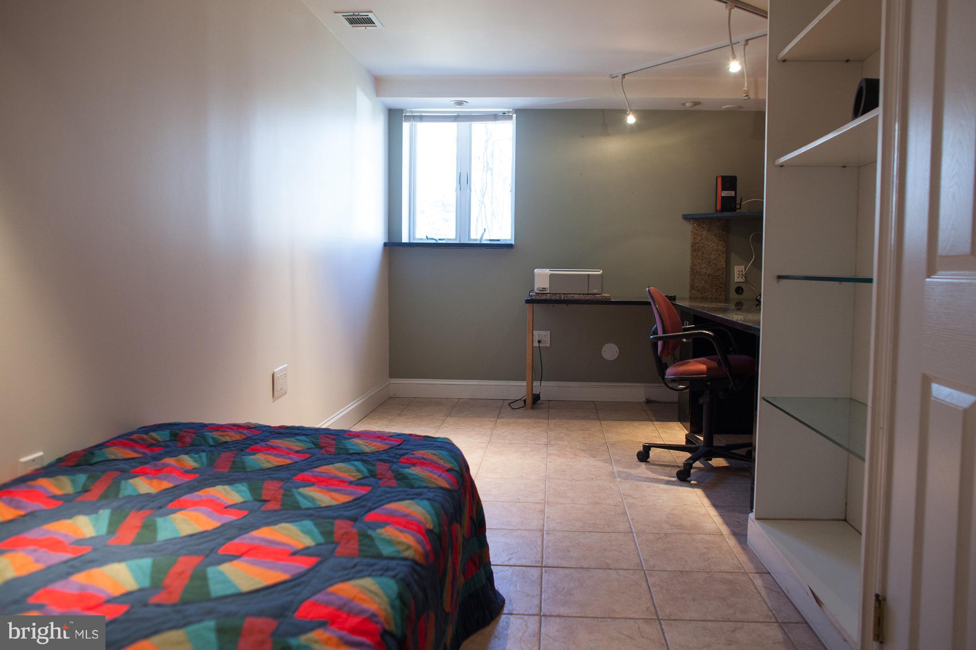 8130 Bainbridge Road Alexandria, VA 22308 - Photo 17 of 26 Bedroom or Office