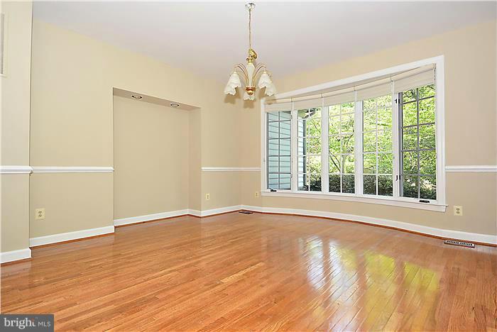 1303 Sawbridge Way Reston, VA 20194 - Photo 17 of 30 Dining Room