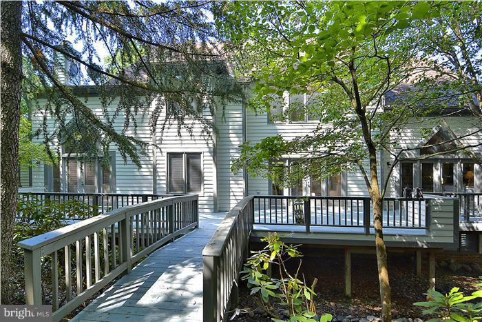 1303 Sawbridge Way Reston, VA 20194 - Photo 3 of 30 Exterior (Rear)