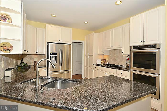 1303 Sawbridge Way Reston, VA 20194 - Photo 6 of 30 Kitchen
