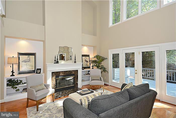 1303 Sawbridge Way Reston, VA 20194 - Photo 10 of 30 Living Room
