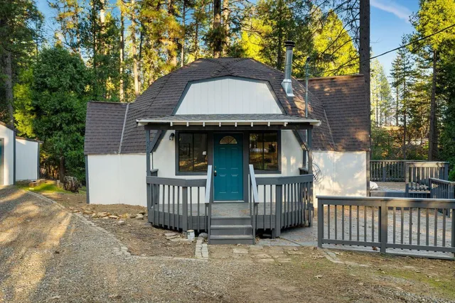 a view of a house with a yard and deck
