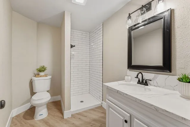 a view of entryway with wooden floor
