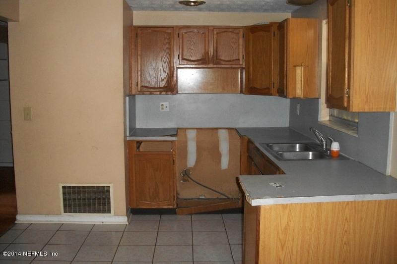 181 Neptune Road Orange Park, FL 32073 - Photo 12 of 12 100_6669 (800x533)