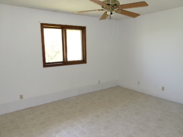 1074 North 2nd Road Dana, IL 61321 - Photo 9 of 14 Gallery Image 9