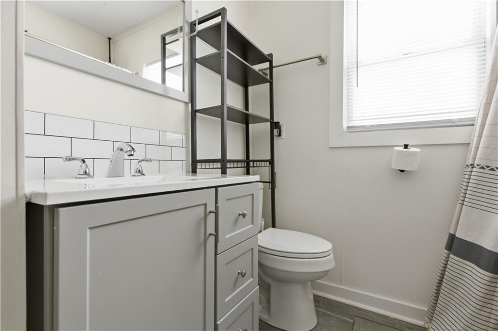 1260 Bruce Street Washington, PA 15301 - Photo 20 of 25 Full bathroom main floor