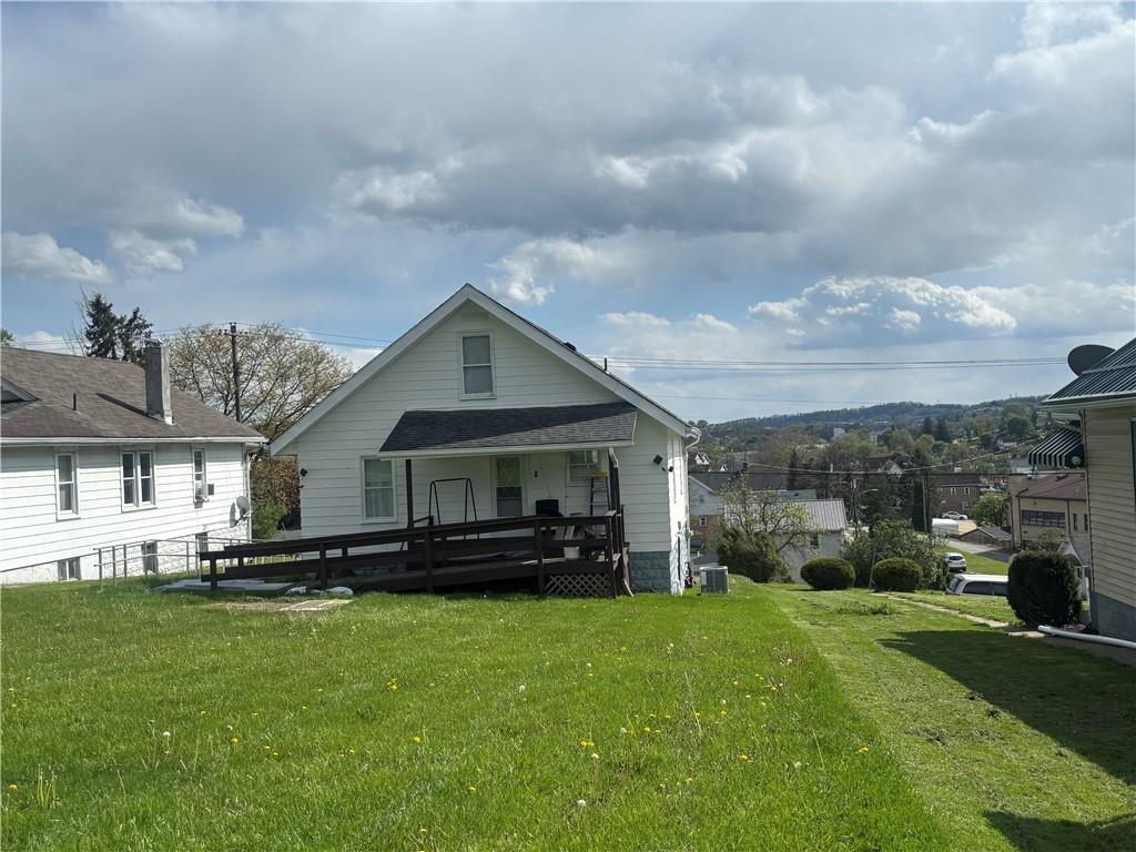 1260 Bruce Street Washington, PA 15301 - Photo 3 of 25 Nice, flat back yard!