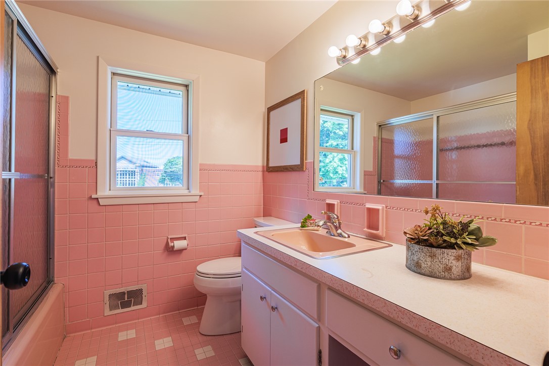 164 Queens Lane Irondequoit, NY 14617 - Photo 23 of 50